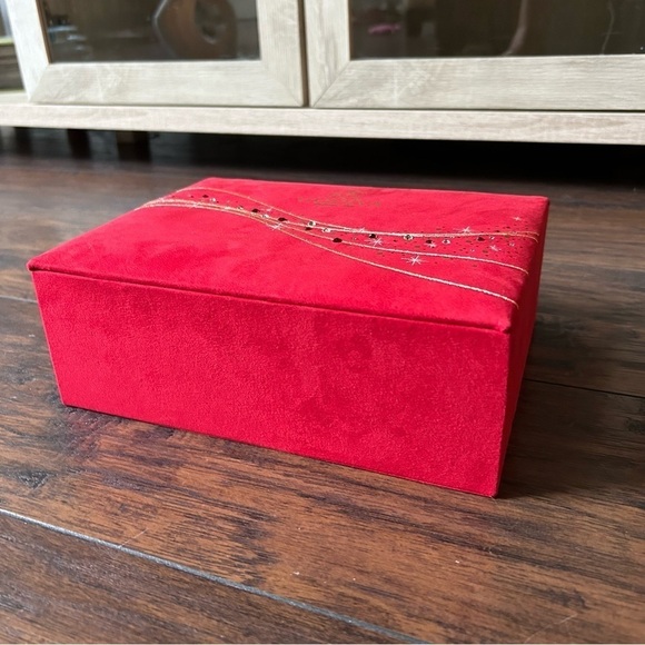 GODIVA Holiday Chocolate Box - Picture 2 of 10